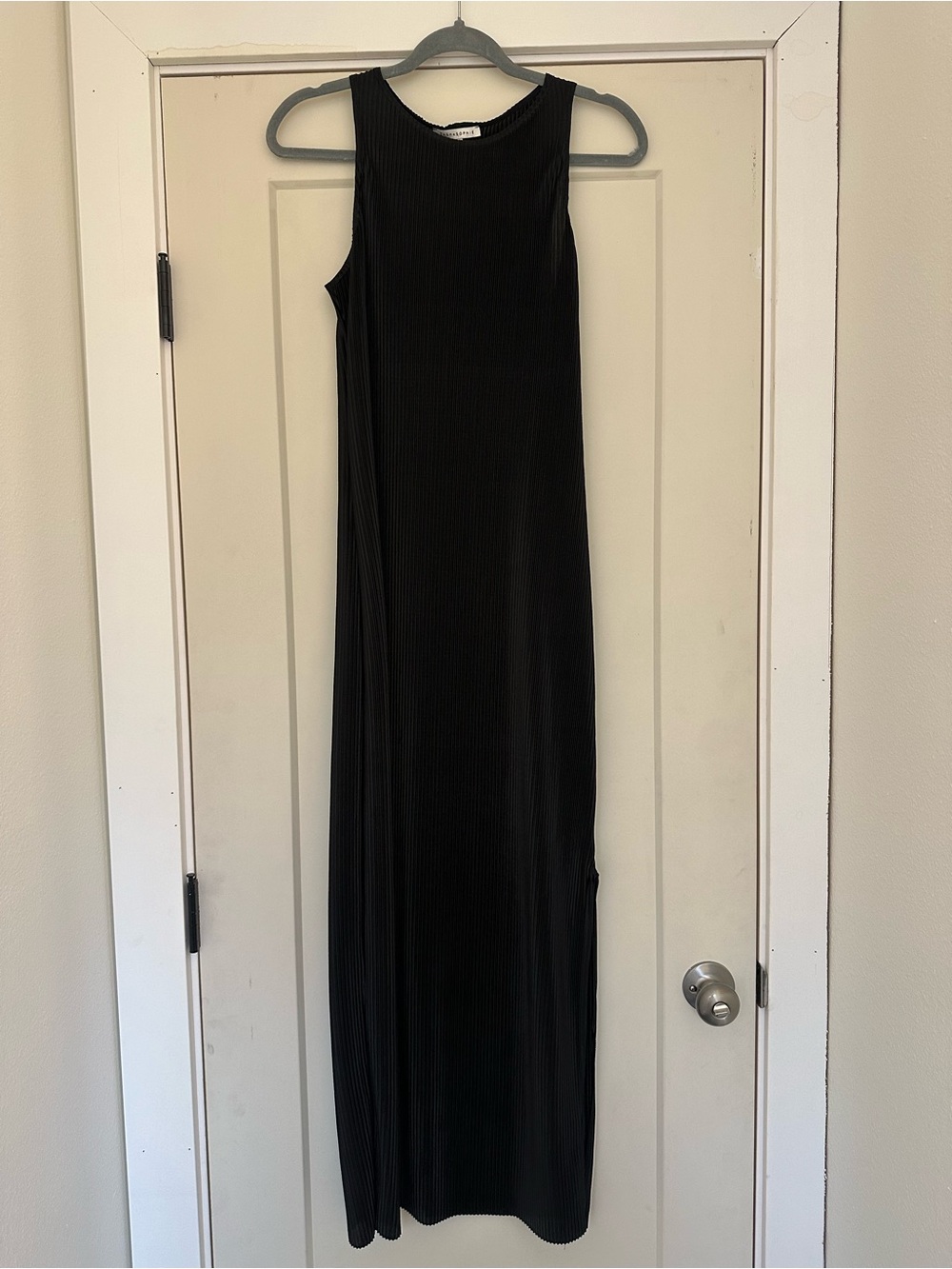 Tash+Sophie Sleeveless Black Midi Dress - Elegant Ribbed Design Large